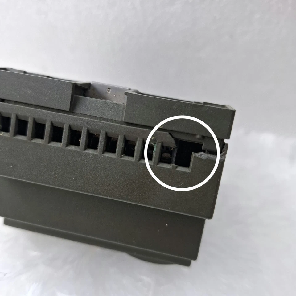 Siemens 6ED1052-1MD00-0BA6 12/24RC LOGO PLC 24VDC (minor cosmetic damaged)